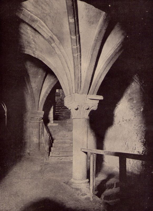 Escalier conduisant du Promenoir  la Crypte de l'Aquilon et  la Salle des Chevaliers